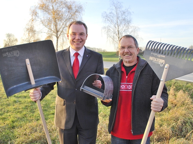 Foto: LR Pernkopf mit Mülltonnenrecycling - Produktentwickler Karl Lang